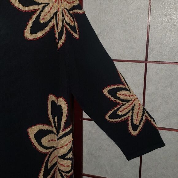 Black Knitted Floral Designed Pullover Sweater - Picture 4 of 7